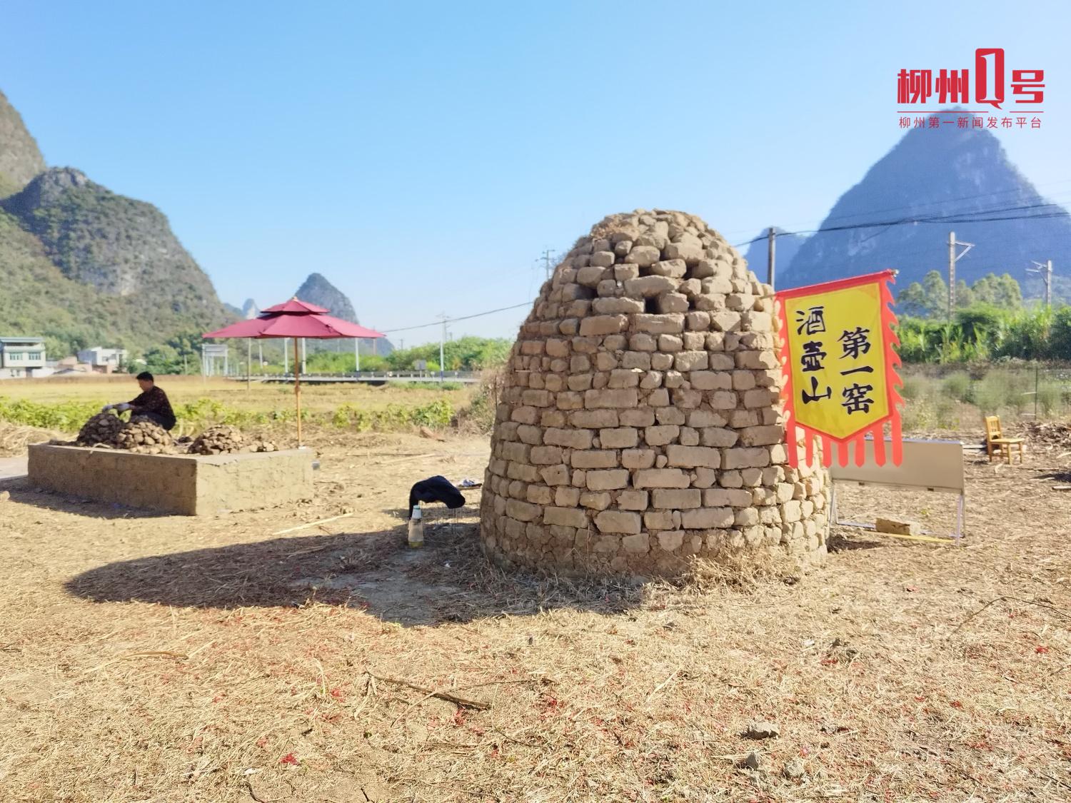 柳江区百朋镇酒壶山景区特色窑鸡服务。